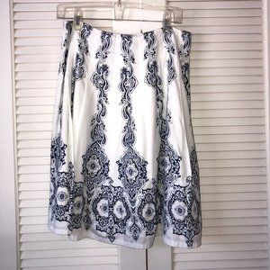 Jones New York White & Navy Pleated Skirt Size 10